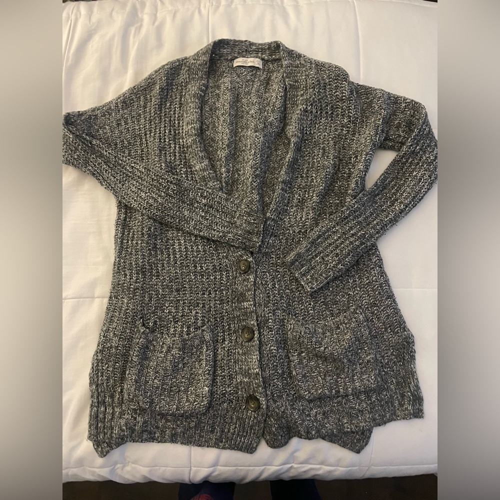 Abercrombie knit cardigan sweater size XS/S grey